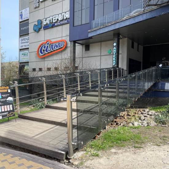 скляне огородження ТРЦ Ультрамарин-2